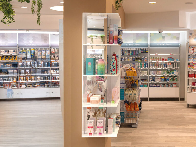 Accessorio Corner Display Farmacia Mobili arredamento Farmacia Sartoretto Verna