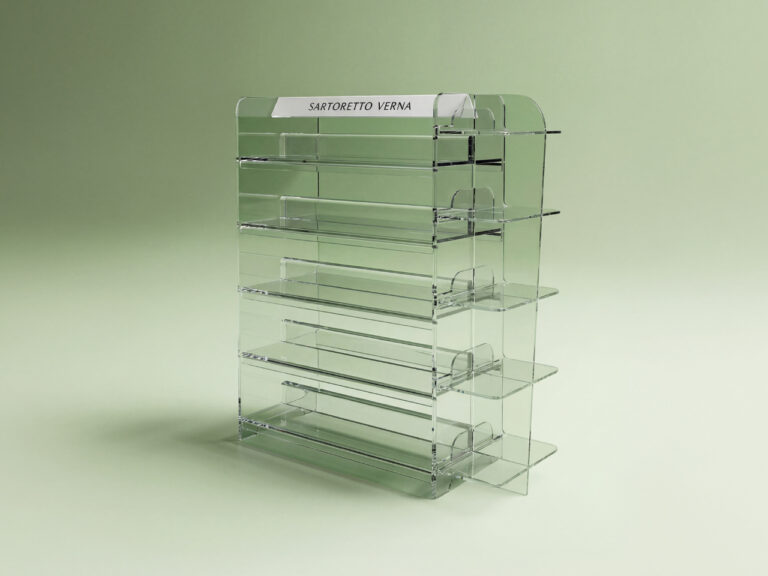 Gondola plexiglass go plexi piani orizzontali mobili arredamento Farmacia Sartoretto Verna